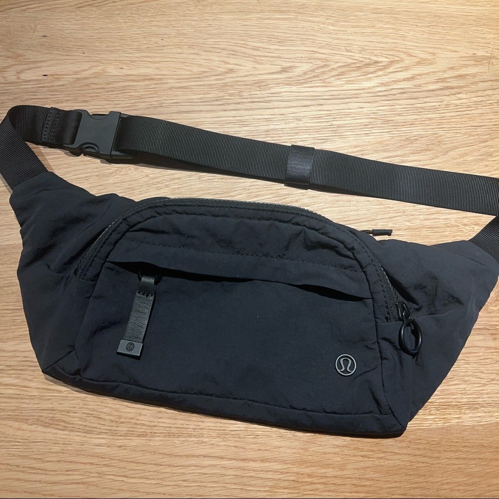 Lululemon On the Beat Belt Bag - Black 5L